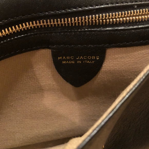 Marc Jacobs black leather clutch w/gold clasp - Picture 7 of 7